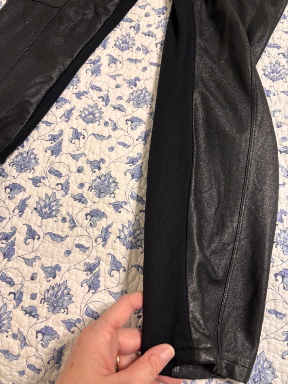 BCBGMAXAZRIA Moto Leggings S Black Faux Leather Cargo Pockets Stretch Pants - Picture 3 of 8